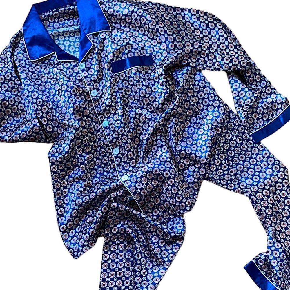 Mens silk/satin feel pajama set XXL. Classic men’s lounger print w/ blue trim